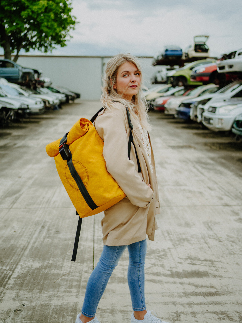 Airpaq backpack roll top - colored yellow