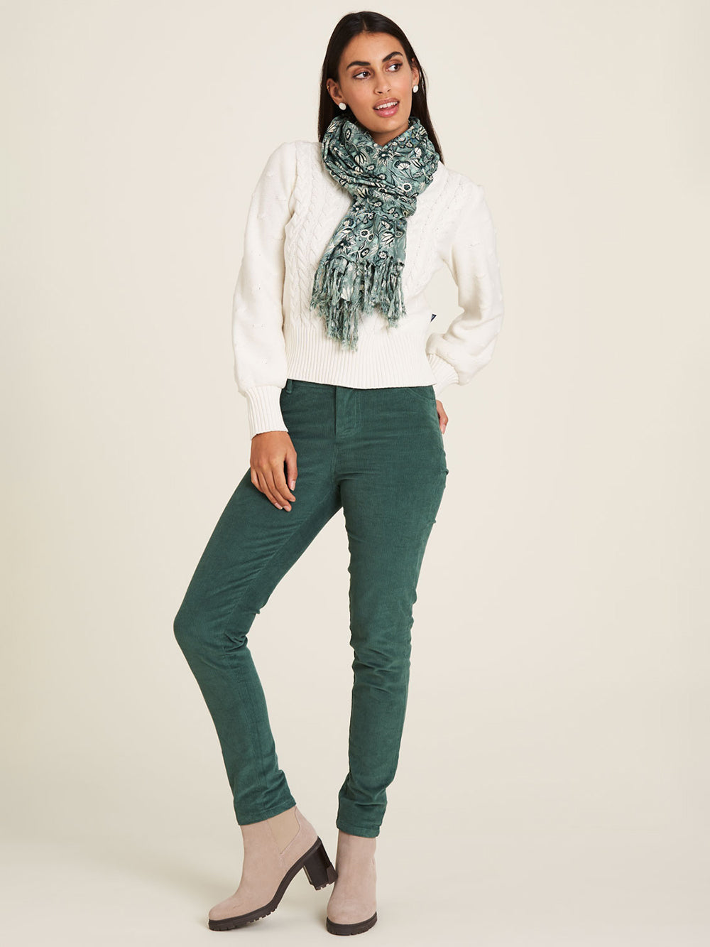 taillierter Strickpullover white