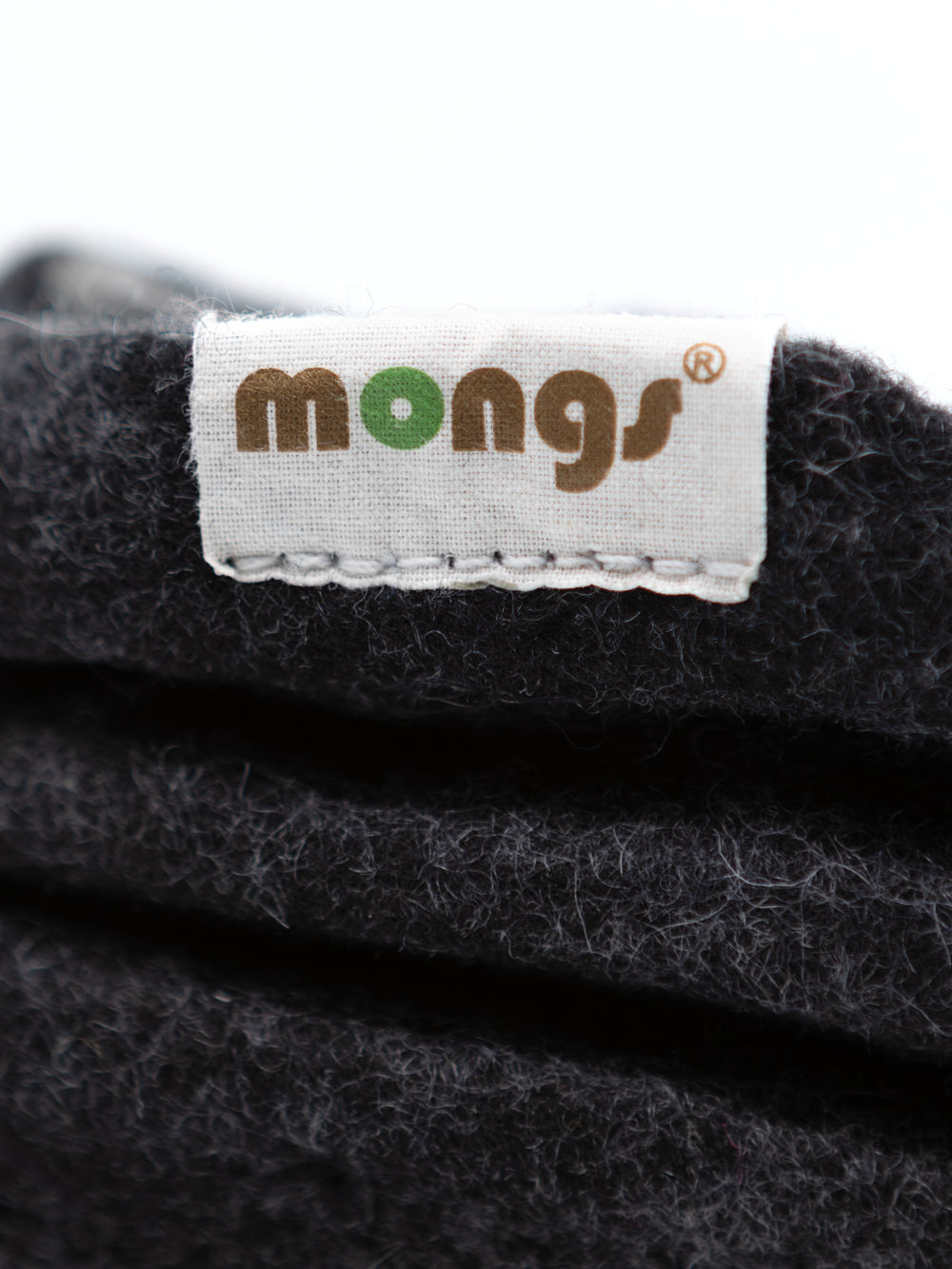 mongs Hausschuhe aus schwarzer Merinowolle – fair und nachhaltig hergestellt in der mongolei